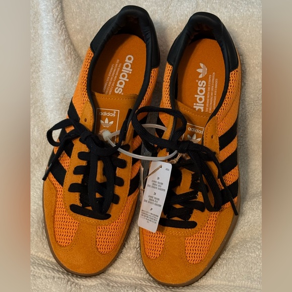 Adidas Gazelle Indoor Tennis Shoes ORANGE/CORE BLACK Men size 7 Women's 8.5 EU40 - Picture 1 of 6